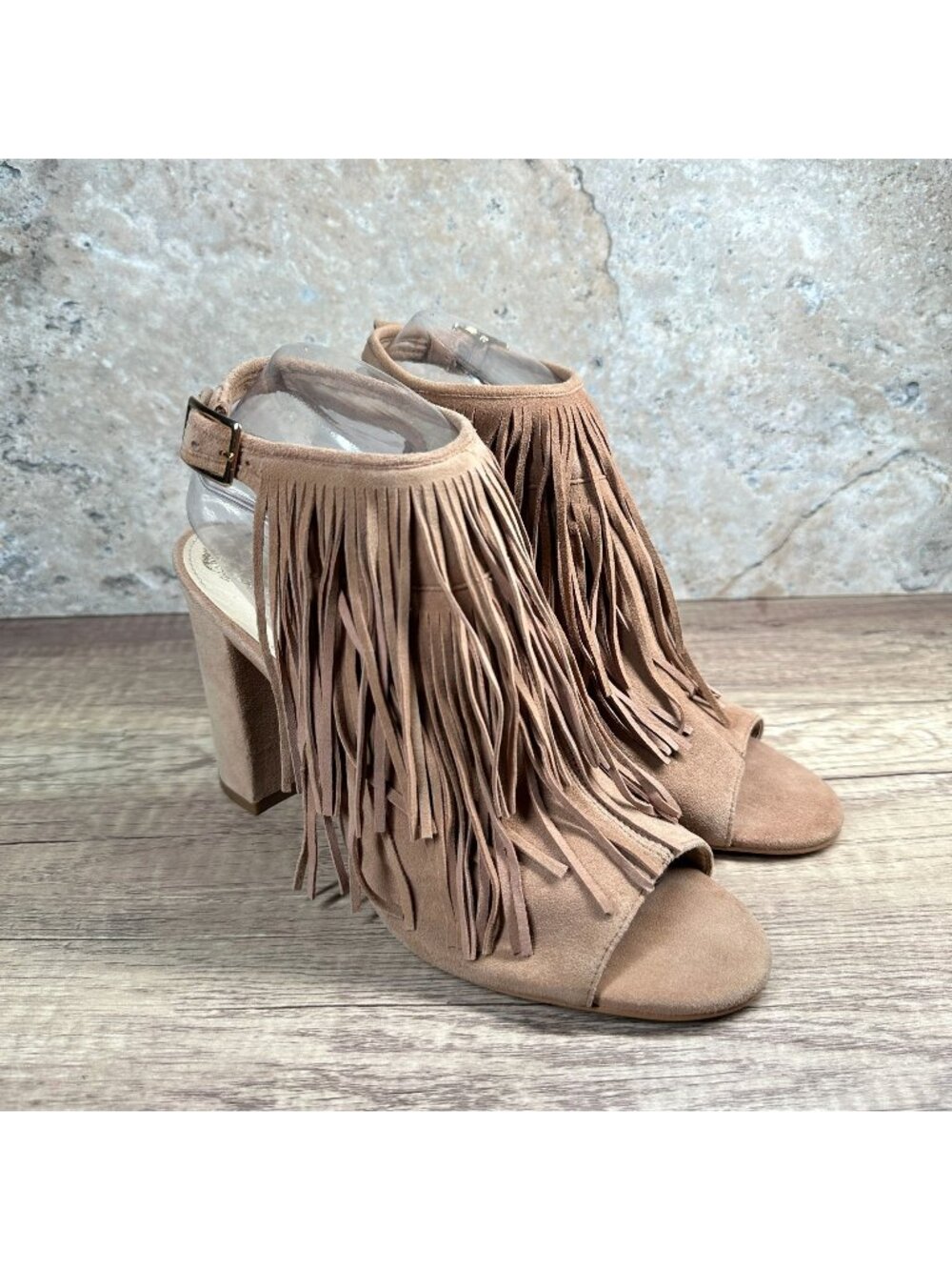 Vince Camuto Winiveer Women’s 9.5M Tan Suede Fringe Block Heel Sandals Boho